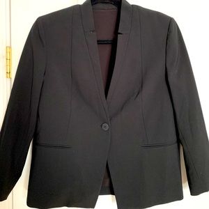 Elie Tahari Blazer with 3/4 length sleeves